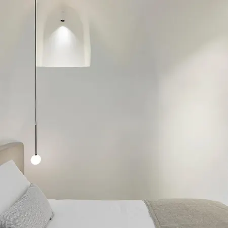 Utopia Santorini *