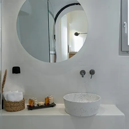 Utopia Santorini * Karterados (Santorini)