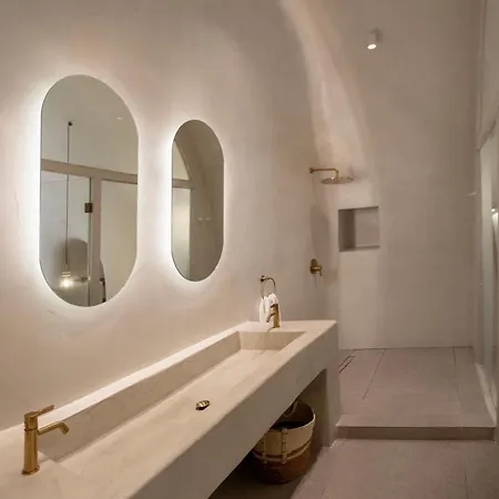 Utopia Santorini * Karterados (Santorini)