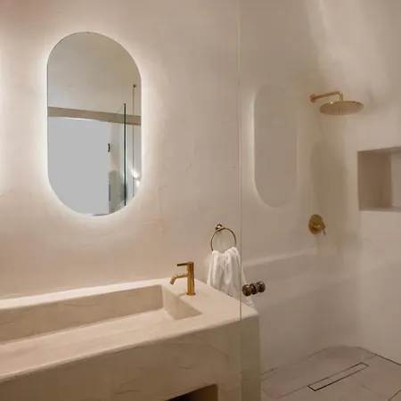 Utopia Santorini * Karterados (Santorini)