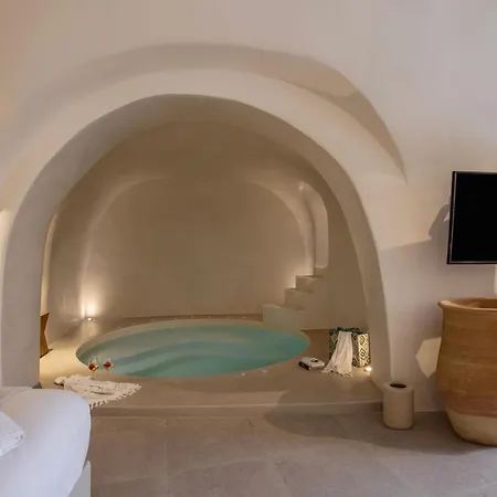 Utopia Santorini Hotel *
