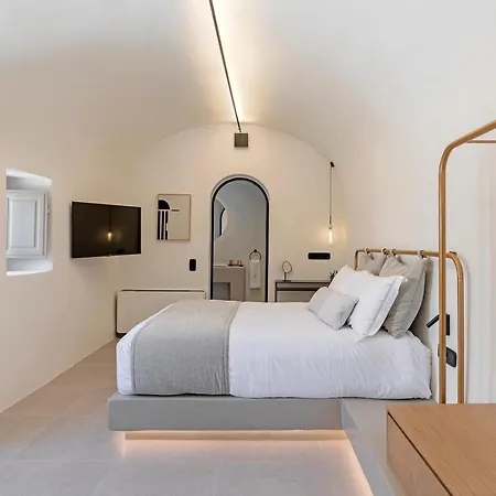 Utopia Santorini *