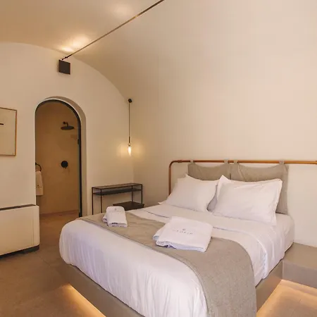 Utopia Santorini *