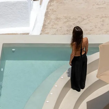 Utopia Santorini *